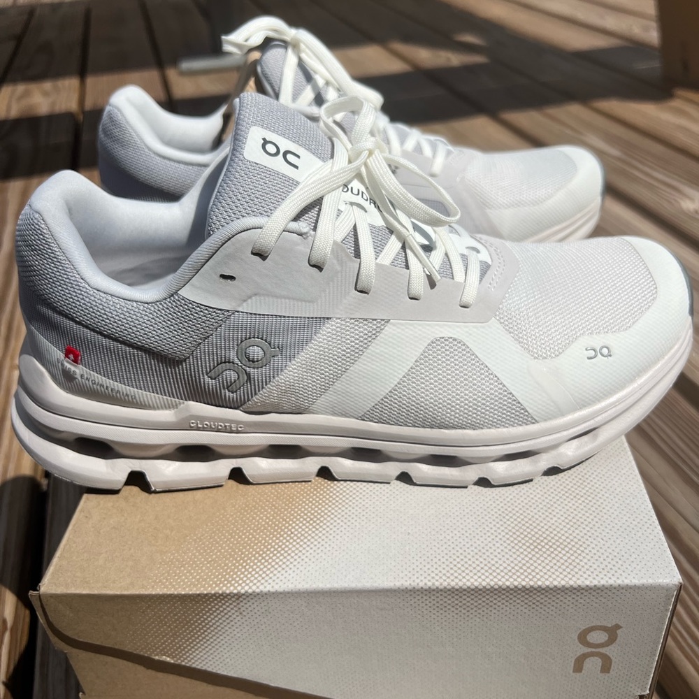 On Cloud Runner ! Excellent condition I wear them once.